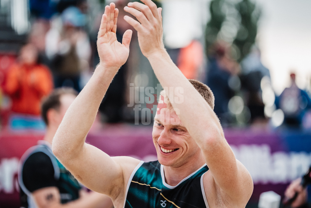 Beachvolleyball | Männer | Allianz German Beach Tour 2025 | Tourstop Bremen | 15.06.2025 | Jonas Reinhardt ist glücklich nach dem Turniersieg