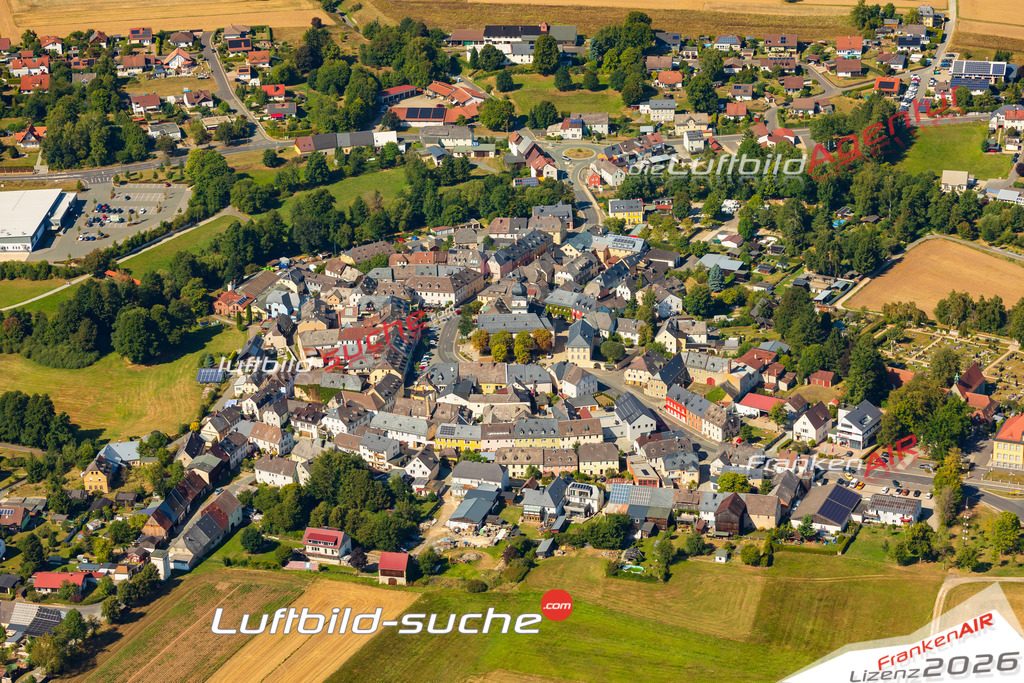 Luftaufnahme von Marktleuthen - Die Luftaufnahme wurde 2025 vom UL-Flugzeug heraus erstellt ( keine Drohne ) - Hochauflösende Luftaufnahme - für professionelle Ausdrucke geeignet. Die Geschenkidee !Mit Lizenz und Bildrechte bestellbar