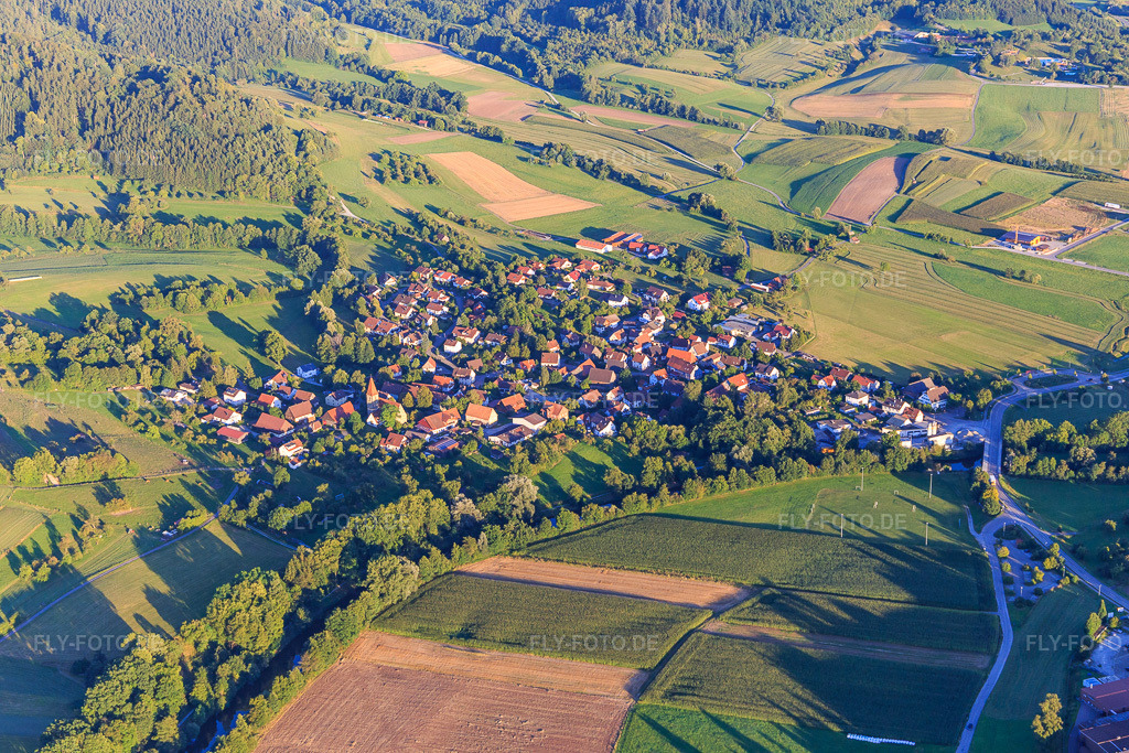 Luftbild: Ortsansicht von Nordwesten im Ortsteil Münster in Gaildorf im Bundesland Baden-Württemberg in Deutschland. – Foto: IMG_093664.jpg vom 22.08.2016 durch Werner Riehm/FLY-FOTO.de – Auflösung des Originals: 5472 x 3648 px