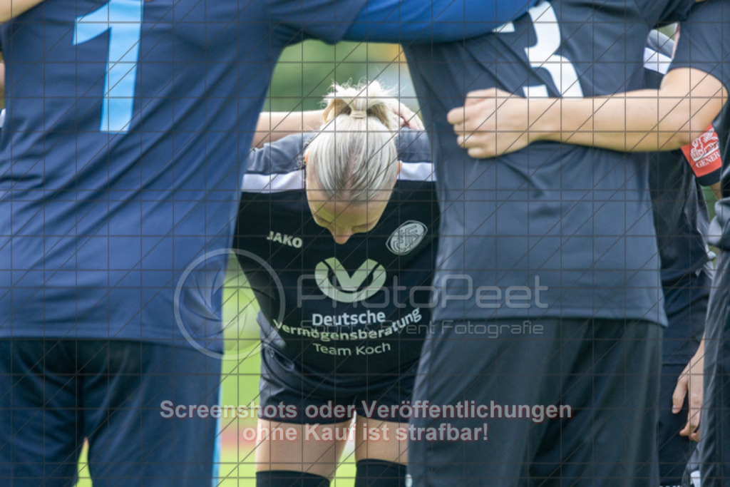 20250928_130410_0076 | #,1.FC Donzdorf (schwarz) vs. TV Derendingen (rot), Fussball, Frauen-Verbandsliga Württemberg, 03. Spieltag, Saison 2025/2026, Rasenplatz Lautertal Stadion, Süßener Straße 16, 73072 Donzdorf, 28.09.2025 - 13:00 Uhr,Foto: PhotoPeet-Sportfotografie/Peter Harich
