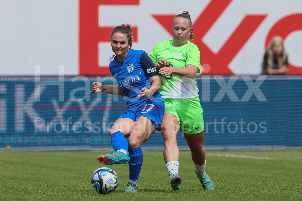 Fussball, 2. Frauen-Bundesliga, SV Meppen - VfL Wolfsburg II | v.li.: Noreen Günnewig (SV Meppen, 17) und Anastasia Harting (VfL Wolfsburg II, 6) im Zweikampf, Duell, Dynamik, Aktion, Action, Spielszene, DIE DFB-RICHTLINIEN UNTERSAGEN JEGLICHE NUTZUNG VON FOTOS ALS SEQUENZBILDER UND/ODER VIDEOÄHNLICHE FOTOSTRECKEN. DFB REGULATIONS PROHIBIT ANY USE OF PHOTOGRAPHS AS IMAGE SEQUENCES AND/OR QUASI-VIDEO.