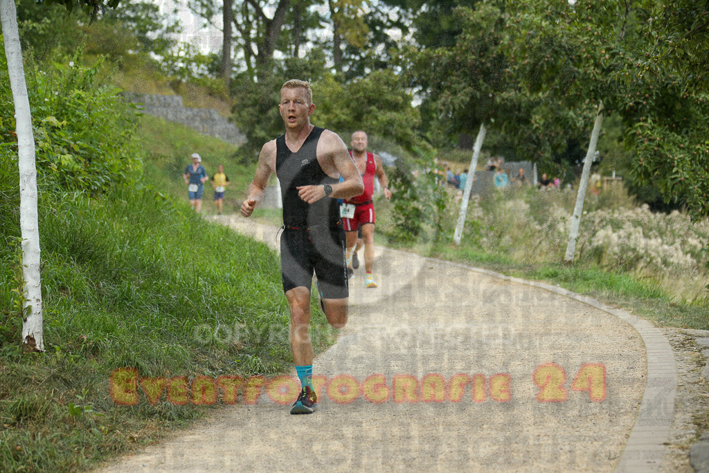 250824_1358_EX1_4444 | Sportfotografie im Rhein-Sieg Kreis, Köln, Bonn, NRW, Rheinland Pfalz, Hessen, etc. Unser Tätigkeitsfeld umfasst den Laufsport vom Volkslauf über den Marathon, Duathlon, Triathon bis zum Ultralauf wie Kölnpfad Ultra oder Schindertrail.