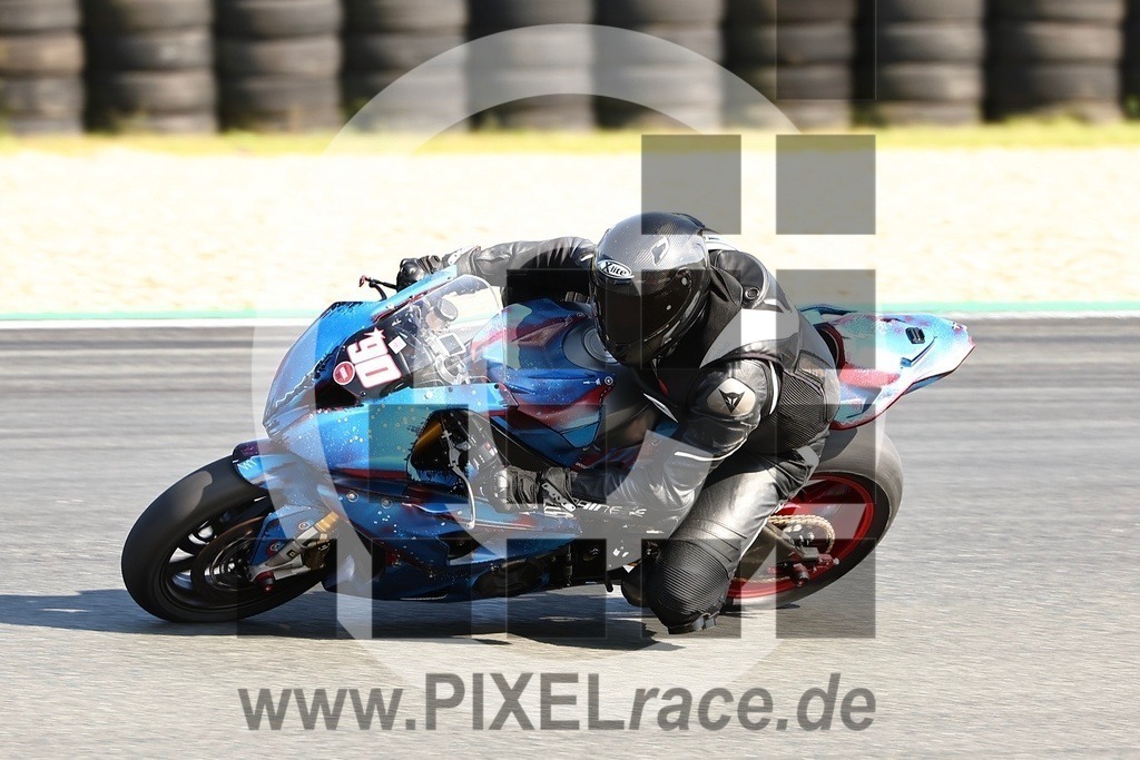 0090-20250719_13970 | Schöne Erinnerungen an spannende Momente - das festzuhalten ist unser Job. PIXELrace.de ist seit 2003 auf den Rennstrecken Europas unterwegs um die Action draußen beim Fahren und die wunderbare Stimmung imm Fahrerlager für euch einzufangen.