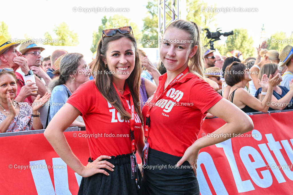 Linzer Kronefest 2023_ 19.08.2023-85 | 19.08.2023, Linzer Kronefest 2023, AUT, im Bild Linzer Kronefest 2023, Hauptbuehne, Wir 4 plus Eins


Kronemaedchen, Katrin und Johanna 