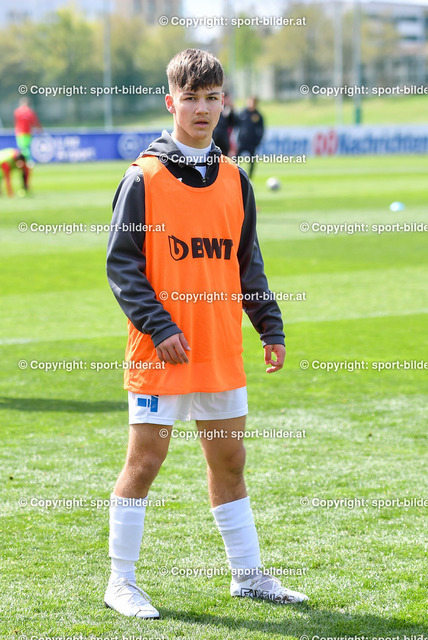AUT, U15, AKA Lask-Juniors vs AKA FC Admira | 09.04.2022, Hofmann Arena Linz, AUT, U15, AKA Lask-Juniors vs AKA FC Admira, im Bild Bence Fonai (AKA Lask-Juniors)

// U15 Liga Match between AKA Lask-Juniors vs AKA FC Admira in Linz, Austria on 2022/04/09
