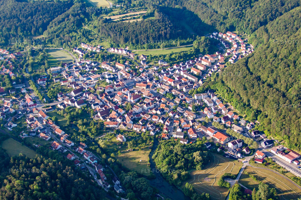 Luftbild: Ortsansicht von Norden im Ortsteil Gerhausen in Blaubeuren im Bundesland Baden-Württemberg in Deutschland. Foto: IMG_67145.jpg vom 08.06.2014 durch Werner Riehm/FLY-FOTO.de