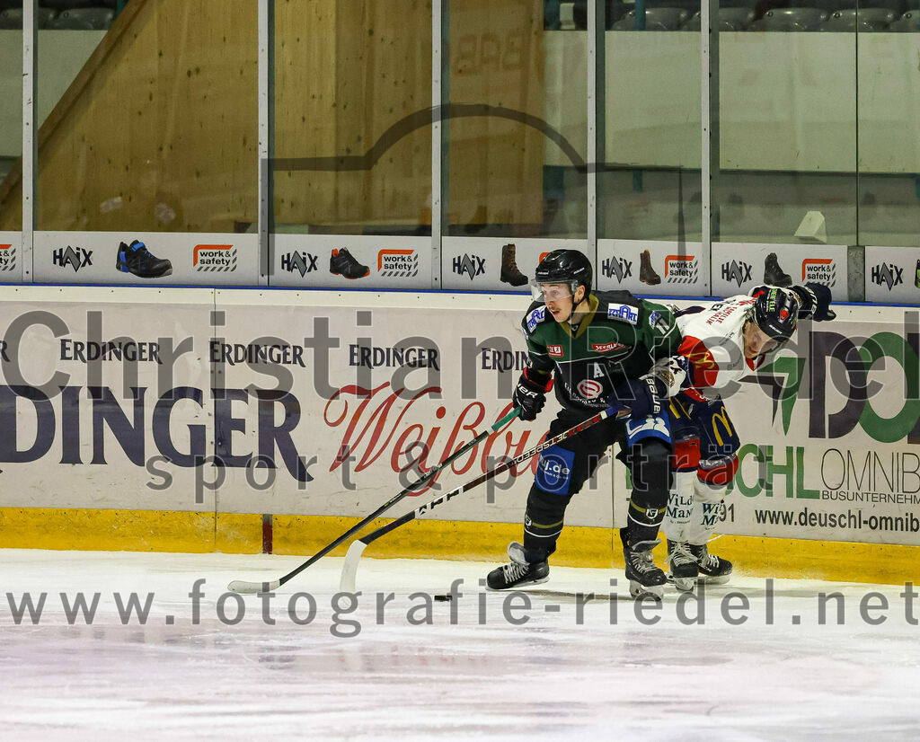 2023-01-13_084_TSV_Erding_gegen_VfE_Ulm-Neu-Ulm | Erding, Deutschland, 13.01.2023:
Eishockey, Bayernliga 2022 / 2023, 27. Spieltag, TSV Erding gegen VfE Ulm/Neu-Ulm, Endergebnis: 6:1

Sebastian Busch (Erding Gladiators, #11)

Foto: Christian Riedel / fotografie-riedel.net