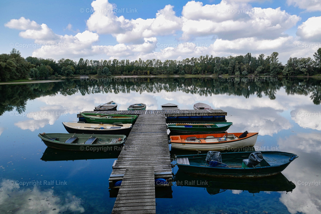 Anglerboote_am_Steg | Stockfotos, Fotos mit Miniaturfiguren und kreativen Ideen. Dabei auch vieles aus der Metropolregion Rhein-Neckar. 