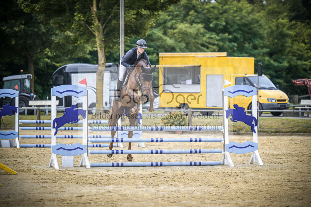 DOS_3145 | Entdecke hochwertige Reitturnierfotos von Foto Oger. Professionell, emotional und authentisch – jetzt Lieblingsmomente im Shop bestellen.Deutschlandweite Turnierfotografie. - Realisiert mit Pictrs.com