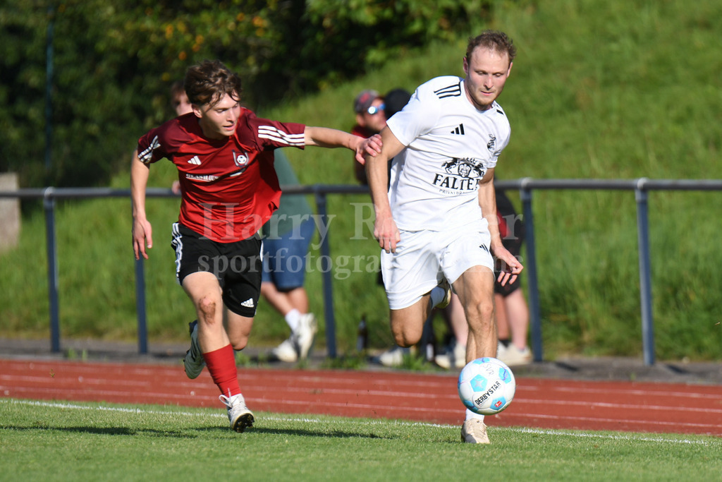 Bezirksliga Ost: SpVgg Ruhmannsfelden : FC Künzing | Alexander Kilger  (SpVgg Ruhmannsfelden) - Realisiert mit Pictrs.com