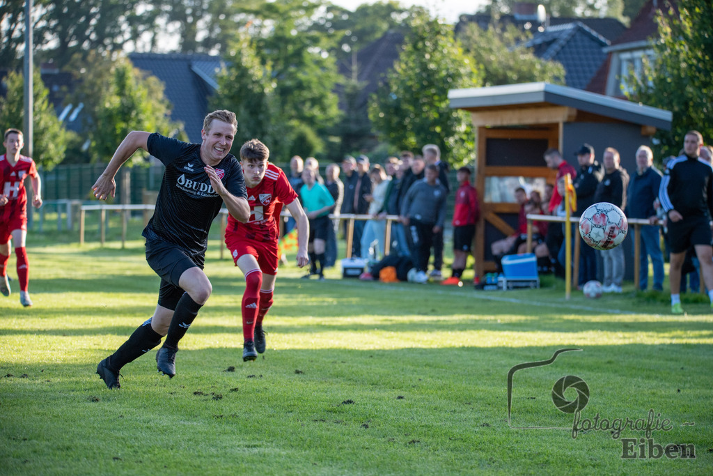 TV Metjendorf-SVE Wiefelstede | Kreisliga Herren;TV Metjendorf (rot)-SVE Wiefelstede (schwarz) am 08.08.2023; in Metjendorf (Sportanlage Metjendorf), Photo: Philip Eiben 2023 - Realisiert mit Pictrs.com