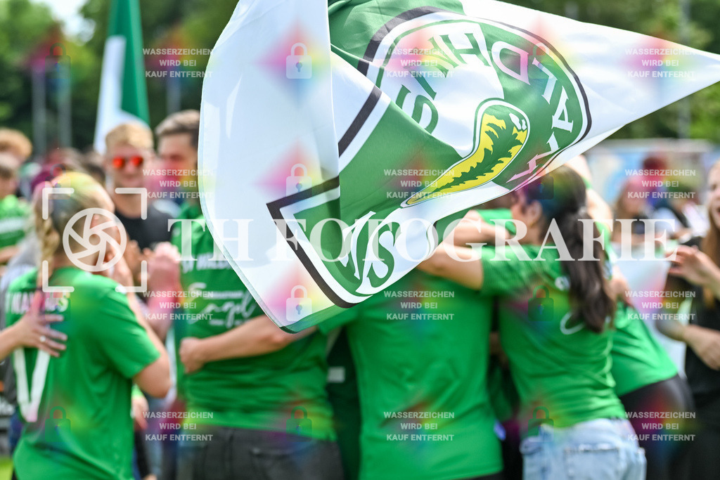 GER, FC Hauingen - SV Waldhaus, Frauen-Fussball, Rothaus Bezirkpokal, Finale, Saison 2024/2025, 29.05.2025 | Team SV Waldhaus freut sich ueber den Sieg und den Gewinn des Bezirkspokals.GER, FC Hauingen - SV Waldhaus, Frauen-Fussball, Rothaus Bezirkpokal, Finale, Saison 2024/2025, 29.05.2025Foto: TH Fotografie/Thomas Hess