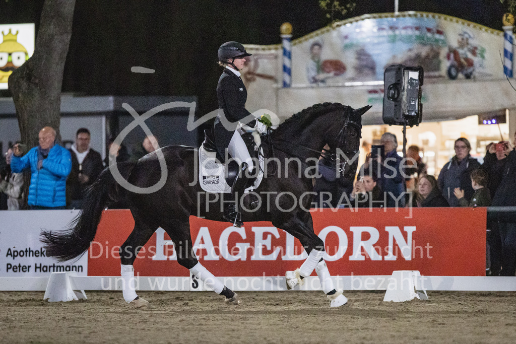 230429_Dressurfestival_S-Kür-363 | Deine schönsten Turniermomente als professionelle Fotos! Entdecke hochwertige Pferdesport-Fotografie im Online-Shop. Jetzt Fotos finden & bestellen!