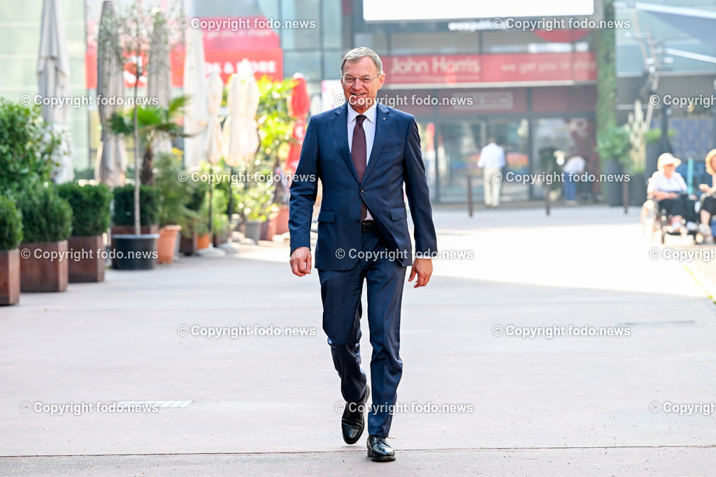 Pressekonferenz LH Stelzer_ LH-Stv. Haimbuchner_ Arbeitsklausur 2023_ 12.09.2023-3 | 12.09.2020, OK Mediendeck Linz, AUT, Pressekonferenz LH Thomas Stelzer, LH-Stv. Manfred Haimbuchner, Menschen entlasten. Wirtschaft foerdern, Präsentation der Ergebnisse der Arbeitsklausur von OoeVP und FPoe Oberoesterreich, im Bild LH Thomas Stelzer (VP)