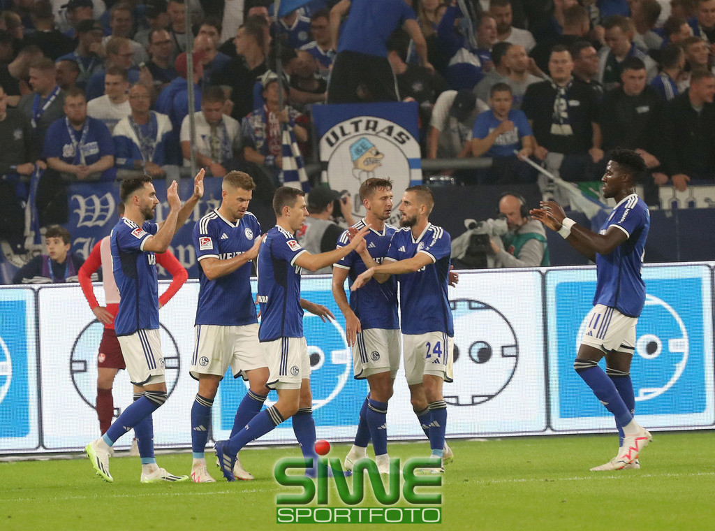 2.Fussball-Bundesliga  :  FC Schalke 04----1.FC Kaiserslautern    2.Sptg. | 05.08.2023  Fussball,GER, Saison 2023/2024;   2.Bundesliga;        2. Spieltag
FC Schalke 04---1.FC Kaiserslautern :  Jubel bei Schalke 04 nach dem 2:0 durch Kenan Karaman (19/S04), hier ganz links.

DFL REGULATIONS PROHIBIT ANY USE OF PHOTOGRAPHS AS IMAGE SEQENCES AND/OR QUASI-VIDEO. - Realisiert mit Pictrs.com