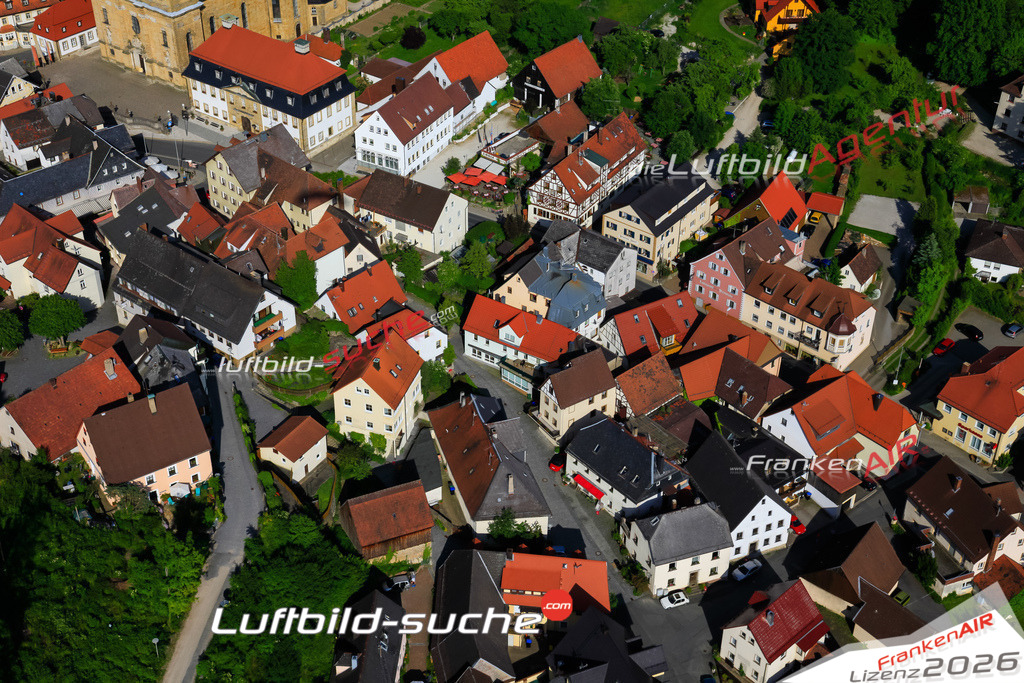 Die Luftaufnahme der Stadt Gößweinstein wurde vom UL-Flugzeug heraus erstellt ( keine Drohne )- hohe Auflösung für beste Qualität