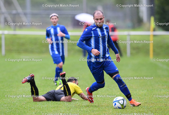Fussball Bezirksliga 21/22: TSV Dettingen - SV Pfrondorf  | Fussball Bezirksliga  Saison   2021/2022   29.08.2021TSV Dettingen  - SV Pfrondorf Lukas Wittlinger (re, SV Pfrondorf) am BallFOTO: ULMER PressebildagenturxxNOxMODELxRELEASExx