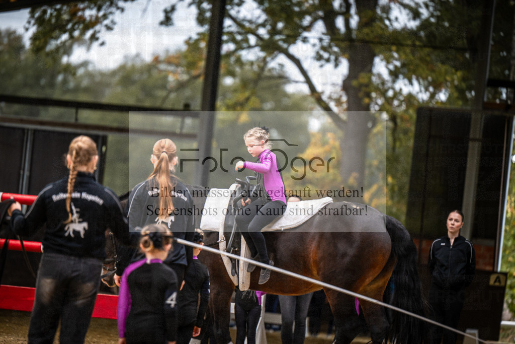 DOS_0133 | Entdecke hochwertige Reitturnierfotos von Foto Oger. Professionell, emotional und authentisch – jetzt Lieblingsmomente im Shop bestellen.Deutschlandweite Turnierfotografie. - Realisiert mit Pictrs.com