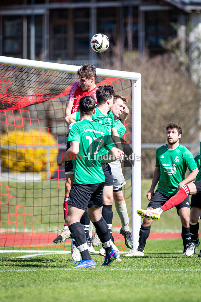 TSV Peißenberg gegen Lenggrieser SC | Fußball Herren Kreisliga Gruppe 1 Zugspitze 2025/26 19. Spieltag, TSV Peißenberg gegen Lenggrieser SC, 20260411,Kopfball,2026-04-11 in Peißenberg (Sportzentrum Peißenberg, Platz 1), Michael GLADIATOR (TSV Peißenberg Kapitän 17)Copyright: WolfgangxLindner www.foto-lindner.de