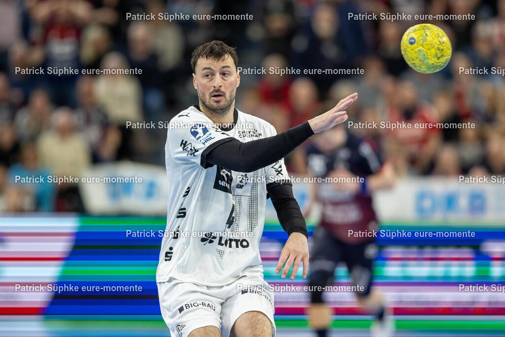 Handball I Herren I Daikin HBL I Saison 2024-2025 I 23. Spieltag I SG Flensburg-Handewitt - THW Kiel | Handball: Bundesliga, SG Flensburg-Handewitt - THW Kiel, 23. Spieltag, GP JOULE ArenaDomagoj Duvnijak (4, THW Kiel) „no-look Pass“