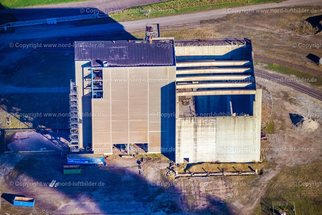 Stade_Bützfleth_Müllverbrennungs_Gebäude_Baustelle_ELS_3710180225 | STADE 18.02.2025 Bauruine Müllverbrennungsanlage in Stade Bützfleth im Bundesland Niedersachsen, Deutschlan. // Ruins of a waste incineration plant in Stade Buetzfleth in the state of Lower Saxony, Germany. Foto: Martin Elsen