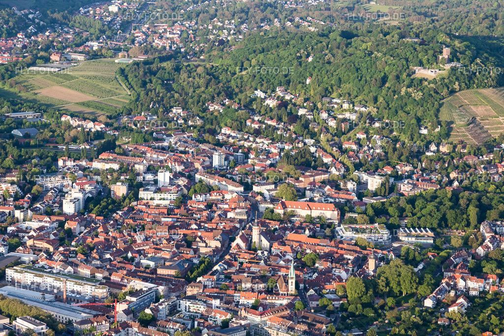 Ortsansicht | Luftbild: Ortsansicht im Ortsteil Durlach in Karlsruhe im Bundesland Baden-Württemberg in Deutschland. Foto: IMG_099564.jpg vom 21.05.2017 durch Werner Riehm/FLY-FOTO.de - Realisiert mit Pictrs.com