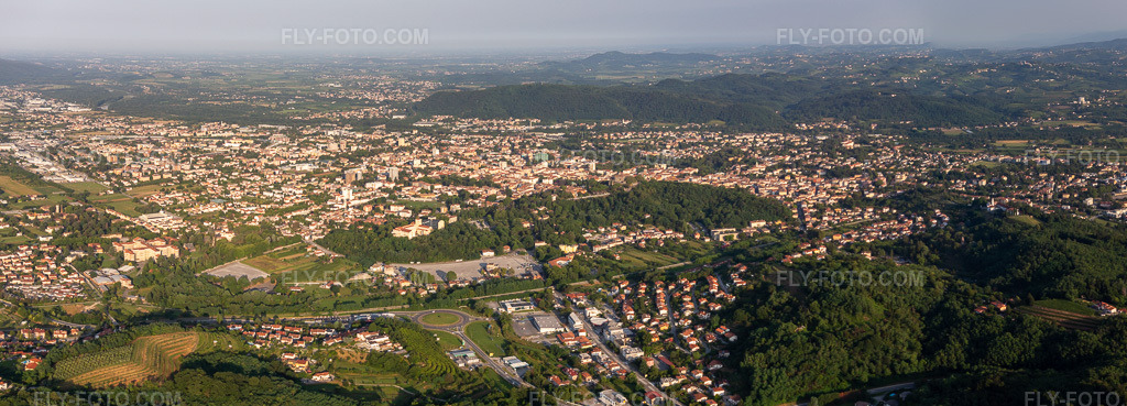 Aerial view: General view from the east in Gorizia in the state Gorizia, Italy. – Photo: IMG_137624-Pano.jpg taken on 07/16/2023 by Werner Riehm/FLY-FOTO.com – Resolution of the original: 8576 x 3090 px