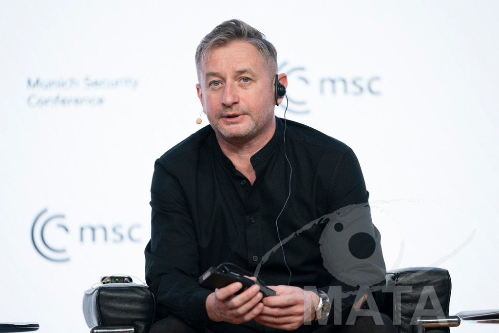 _DWA2789 | Die MSC Security and Literature Series der Münchner Sicherheitskonferenz wird von der ZEIT mitveranstaltet und vom Literaturhaus München unterstützt. Am Donnerstag, 12. Februar (19-20 Uhr), spricht Autor Serhiy Zhadan aus Charkiw mit Chrystia Freeland, Sonderbeauftragte für den Wiederaufbau der Ukraine und ehemalige stellvertretende Premierministerin Kanadas, über die Zukunft der Ukraine - Realisiert mit Pictrs.com