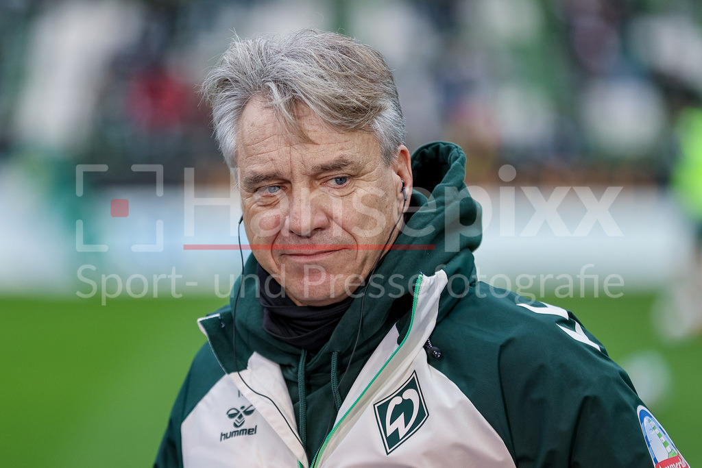 Fussball, Bundesliga, SV Werder Bremen - 1. FC Köln | Horst Steffen (Trainer, Cheftrainer, SV Werder Bremen), Portrait, Nahaufnahme, Einzelfoto, Einzelbild, DIE DFL-RICHTLINIEN UNTERSAGEN JEGLICHE NUTZUNG VON FOTOS ALS SEQUENZBILDER UND/ODER VIDEOÄHNLICHE FOTOSTRECKEN. DFL REGULATIONS PROHIBIT ANY USE OF PHOTOGRAPHS AS IMAGE SEQUENCES AND/OR QUASI-VIDEO.