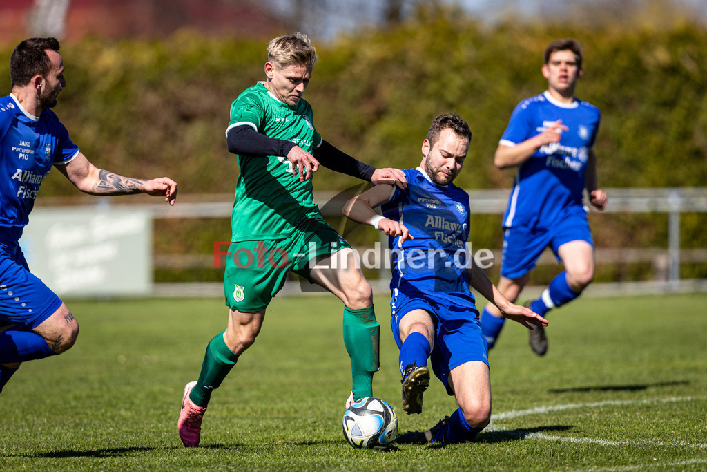 TSV Altenstadt gegen FC Weil | Fußball Kreisliga Herren Oberbayern Zugspitze Gruppe 2 2025/26, TSV Altenstadt gegen FC Weil, 20250406,Zweikampf,2025-04-06 in Altenstadt (Gregor Deschler Sportanlage), Christoph HAUSSMANN (TSV Altenstadt 8), Raphael BAHR (FC Weil 5)Copyright: WolfgangxLindner www.foto-lindner.de