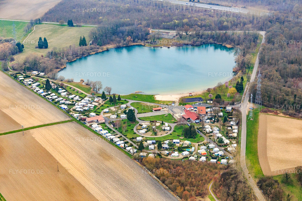 Luftbild: Camping Plage du Staedly in Rœschwoog im Bundesland Bas-Rhin in Frankreich. – Foto: IMG_086639.jpg vom 19.03.2016 durch Werner Riehm/FLY-FOTO.de – Auflösung des Originals: 5472 x 3648 px – Camping du Staedly - Le Camping du Pays Rhénan