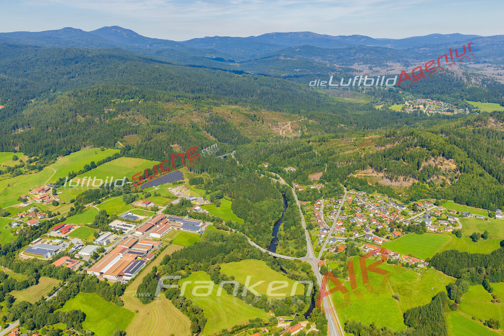 theresienthal-zwiesel-luftbild-aufnahme-7507-jahr-2025 | Klassische Luftaufnahme ohne Drohne zeigt:Theresienthal bei Zwiesel - Die Luftbildaufnahme wurde 2025 vom UL-Flugzeug heraus erstellt ( keine Drohne ) - Hochauflösende Luftaufnahme -Nicht vergleichbar mit Google Maps oder Satelittenbilder- Die Geschenkidee !Mit Lizenz und Bildrechte bestellbar