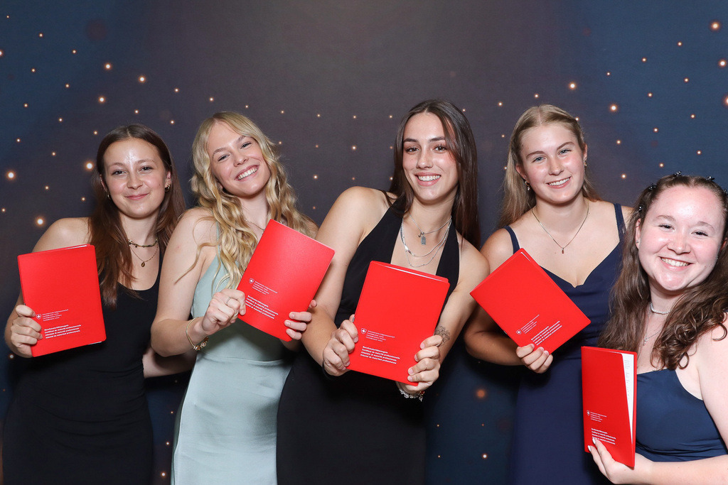 ZD260628112736-17 | Fotoshop von zweidimensional Fotografie. Ihr Fotograf im Aargau. Abzüge von Ihrem Fotobox Event bestellen.Abzüge von Ihrem Hochzeit bestellen.Abzüge von Ihrem Schulfotograf bestellen.