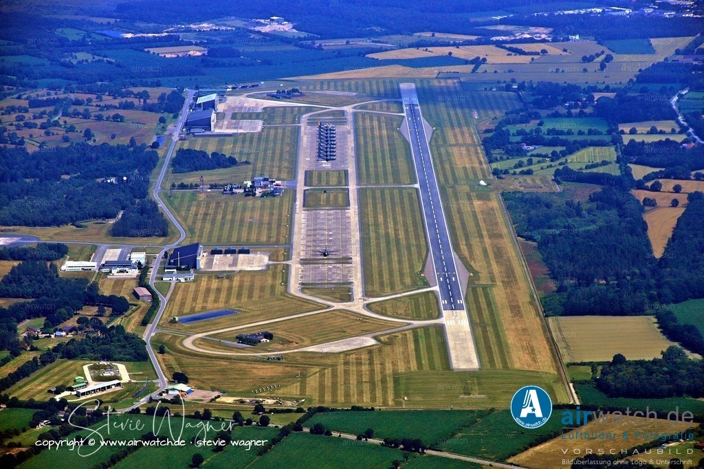 fliegerhorst-hohn-airwatch-wagner_MG_0846 | Entdecken Sie atemberaubende Luftbilder und Fotografien auf airwatch.de - Tauchen Sie ein in eine Welt voller faszinierender Aufnahmen aus der Vogelperspektive.