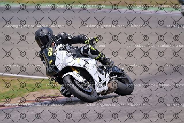 26bt05-1362 | markuskiefer.com - Realisiert mit Pictrs.com