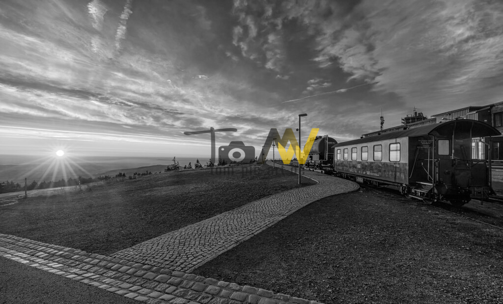 Sonnenaufgang auf dem Brocken_swx | Hochauflösende und hochwertige Bilder und Fotos.Kommerzielle oder private Nutzung ✔ Bilder downloaden✔ Acryl ✔ Leinwand ✔ Poster ✔
 - Realisiert mit Pictrs.com