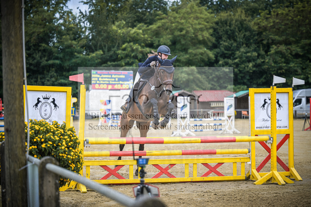 DOS_1073 | Entdecke hochwertige Reitturnierfotos von Foto Oger. Professionell, emotional und authentisch – jetzt Lieblingsmomente im Shop bestellen.Deutschlandweite Turnierfotografie. - Realisiert mit Pictrs.com