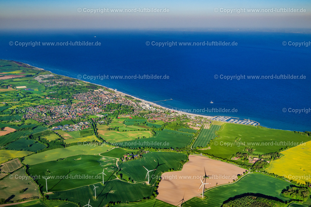 Grömitz_ELS_1898150524 | GRöMITZ 15.05.2024 Stadtgebiet mit Außenbezirken und Innenstadtbereich in Grömitz im Bundesland Schleswig-Holstein, Deutschland. // City area with outside districts and inner city area in Groemitz in the state Schleswig-Holstein, Germany. Foto: Martin Elsen