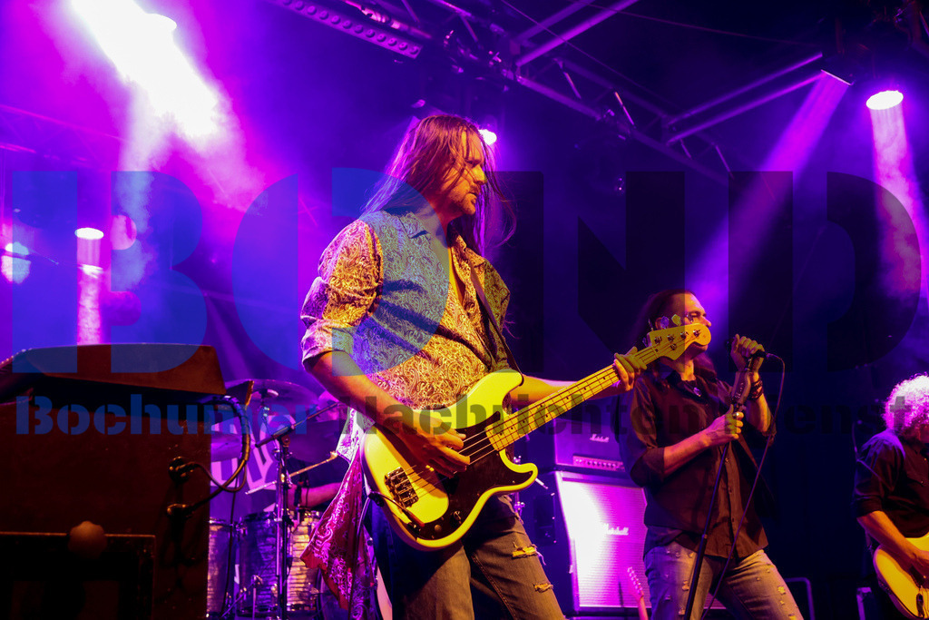 Purple Rising  {date} -  | {headline}(Foto: Sebastian Sendlak / BOND) - Realisiert mit Pictrs.com