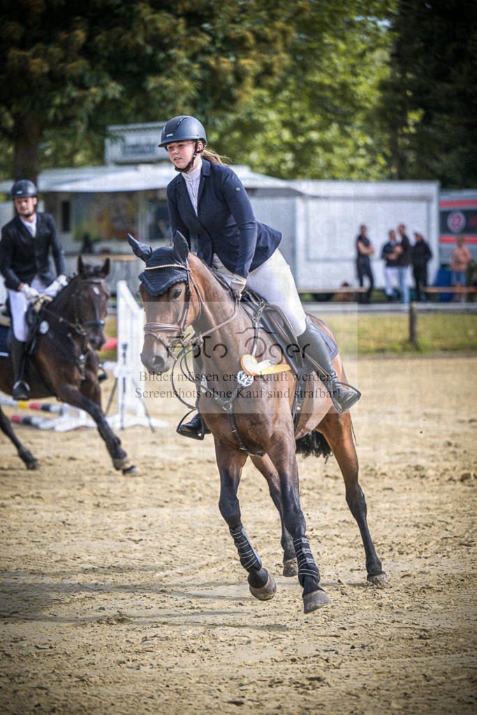 DOS_2045 | Entdecke hochwertige Reitturnierfotos von Foto Oger. Professionell, emotional und authentisch – jetzt Lieblingsmomente im Shop bestellen.Deutschlandweite Turnierfotografie. - Realisiert mit Pictrs.com