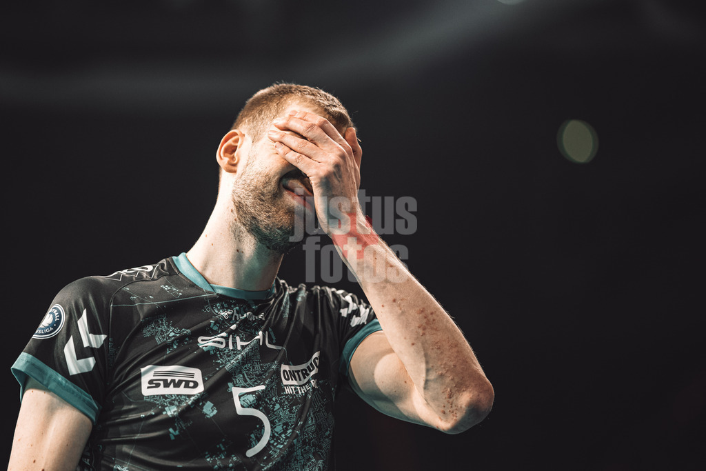 Volleyball | Herren | Saison 2022/2023 | DVV-Pokal Finale | SWD powervolleys Düren vs. Berlin Recycling Volleys | 26.02.2023 | Luuc van der Ent (#5, SWD powervolleys Düren) ärgert sich