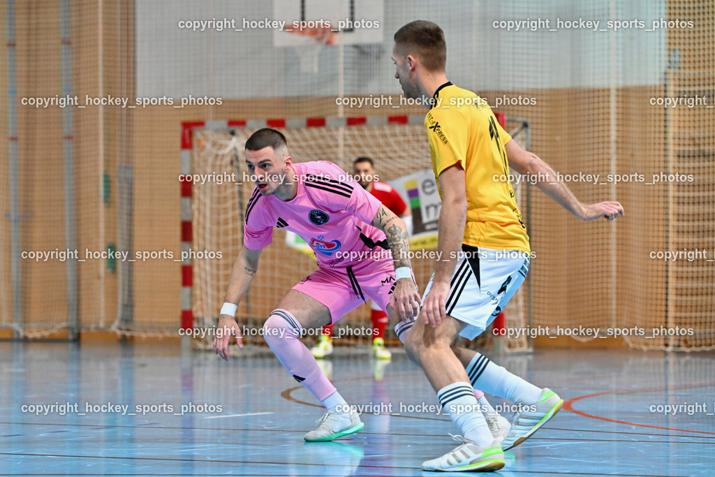 Carinthia Flamengo Futsal Club vs. FC Ljuti Krajisnici | #24 Zoran Vukovic Carinthia Flamengo, #11 Kenan Ramic FC Ljuti Krajisnici, Carinthia Flamengo Futsal Club vs. FC Ljuti Krajisnici, Carinthia Flamengo Futsal Club vs. FC Ljuti Krajisnici am 05.01.2025 in Klagenfurt (Ballspielhalle Viktring), Austria, (Photo by Bernd Stefan)