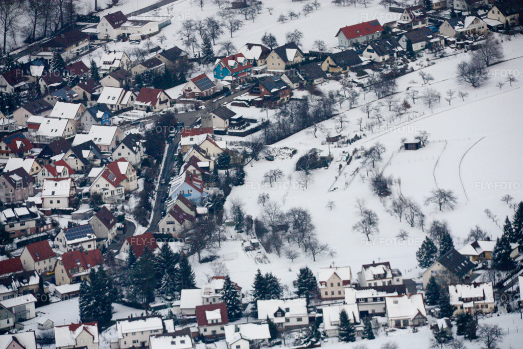 Luftbild: Winterlich schneebedeckte Dorf - Ansicht im Ortsteil Gräfenhausen in Birkenfeld im Bundesland Baden-Württemberg in Deutschland. Foto: IMG_17057.jpg vom 15.02.2009 durch Werner Riehm/FLY-FOTO.de