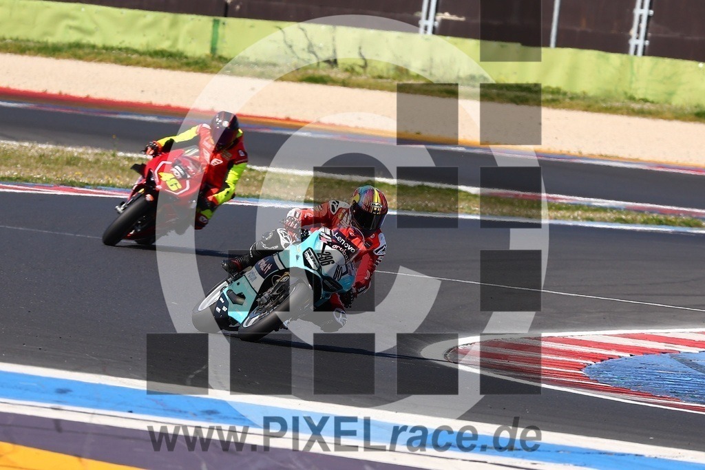 0296-20260404_07400 | Schöne Erinnerungen an spannende Momente - das festzuhalten ist unser Job. PIXELrace.de ist seit 2003 auf den Rennstrecken Europas unterwegs um die Action draußen beim Fahren und die wunderbare Stimmung imm Fahrerlager für euch einzufangen.