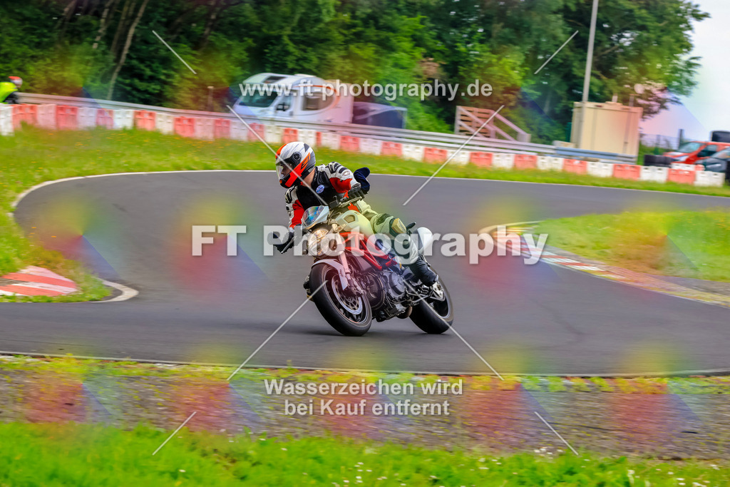 VBK-7693 | Hier findet Ihr Bilder von Touristenfahrten auf der Nürburgring Nordschleife oder von anderen Veranstaltungen die ich besucht habe. Viel Spass beim Durch Schauen 