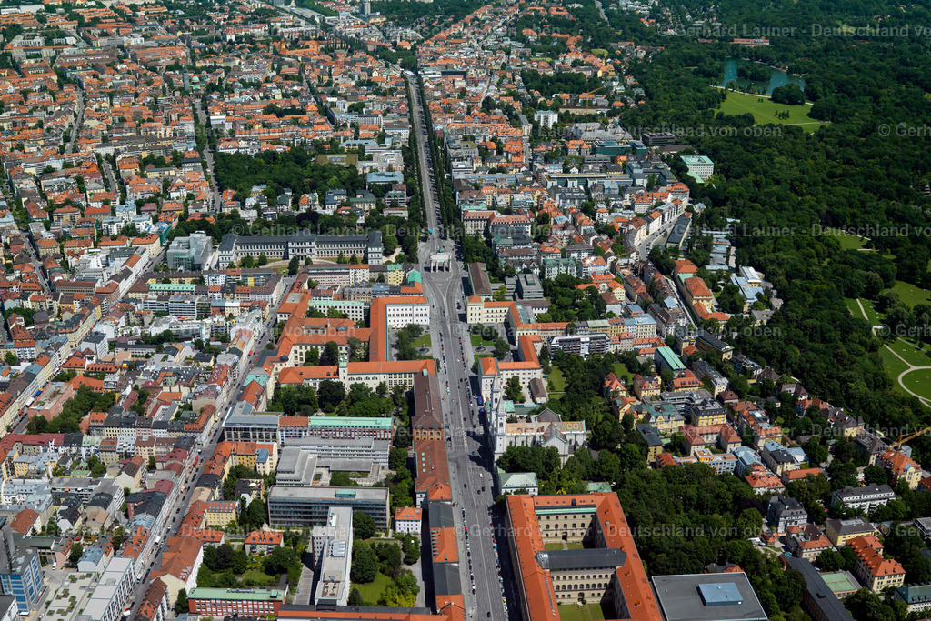 2810284 | Ludwigstraße und Siegestor in München im Bundesland Bayern