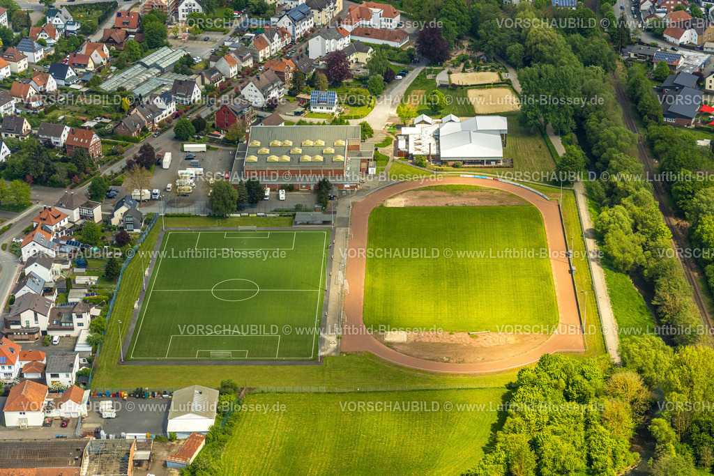Marsberg240504261 | Luftbild, Fußballstadion Diemelstadion und Nebenplatz, Dreifachturnhalle Marsberg, Hallenbad und Saunalandschaft Diemeltal, Niedermarsberg, Marsberg, Sauerland, Nordrhein-Westfalen, Deutschland