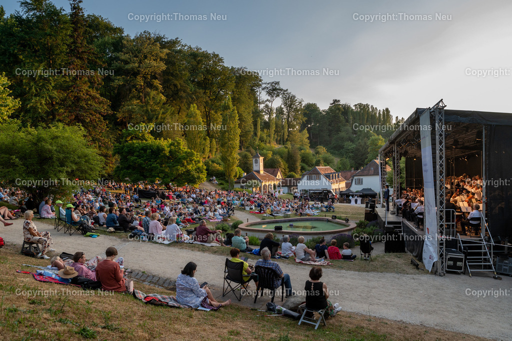 DSC_1369 | Der Staatspark Fürstenlager in Bensheim Auerbach, an der hessischen Bergstraße- ist ein wunderschöner Landschaftspark nach englischen Vorbild. Es war die Sommerresidenz der Darmstädter Fürstenfamilie die hier das "einfache Landleben" genossen. Zu jeder Jahreszeit kann man das Fürstenlager als Ausflugsziel empfehlen. Im Herrenhaus ist eine Gastronomie untergebracht. Im Sommer findet auf der Bühne vor der großen Wiese ein Opern-Air statt, 