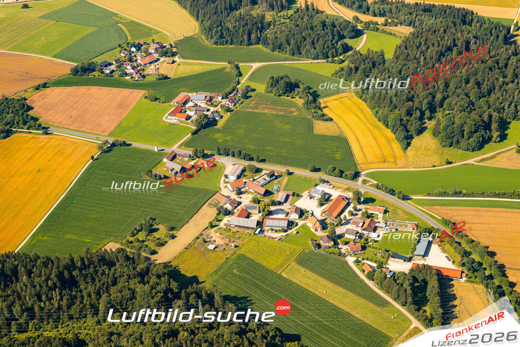 Das Luftbild zeigt : Gebertshofen Lauterhofen - Die Luftaufnahme wurde 2024 vom UL-Flugzeug aus erstellt ( keine Drohne ) - Hochauflösende Luftaufnahme - Für grossformatige Ausdrucke geeignet. Die Geschenkidee !Mit Lizenz und Bildrechte bestellbar