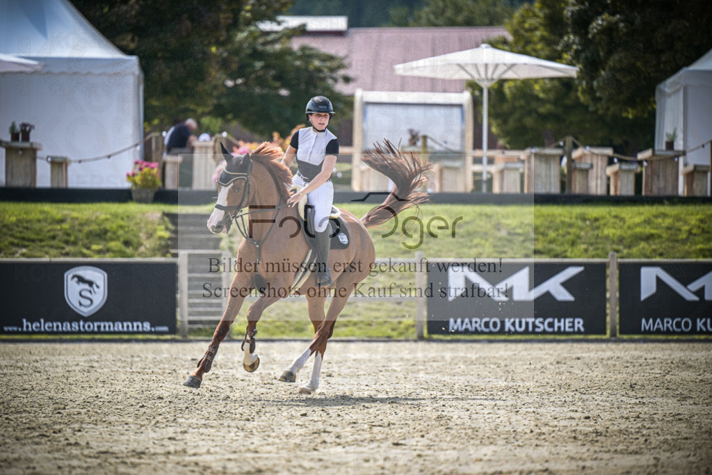 DOS_6356 | Entdecke hochwertige Reitturnierfotos von Foto Oger. Professionell, emotional und authentisch – jetzt Lieblingsmomente im Shop bestellen.Deutschlandweite Turnierfotografie. - Realisiert mit Pictrs.com